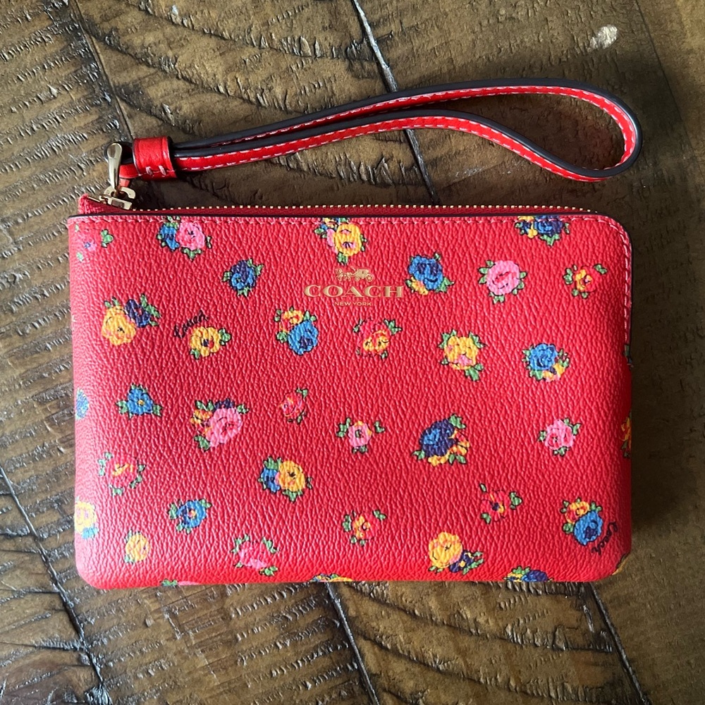 NWT Coach Corner Zip Wristlet Wallet
